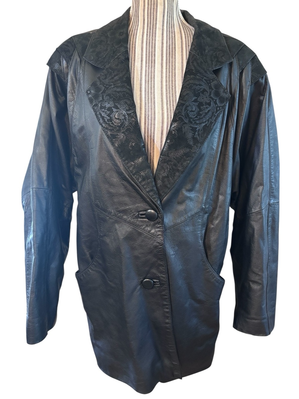 Vintage 1980’s Leather Jacket Medium G-III Black Button-Front Embossed Lapel